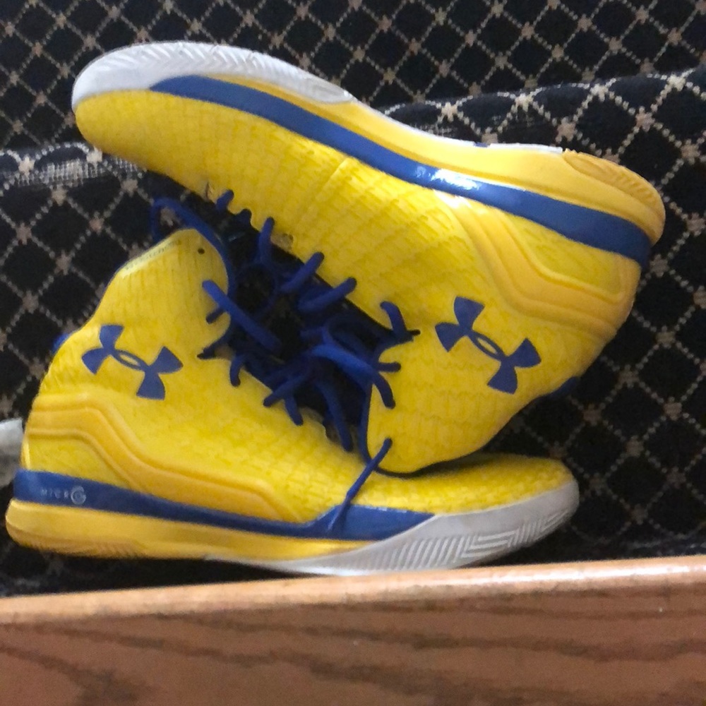STEPH CURRY CLUTCHFIT DRIVE 1 GSW COLORWAY
